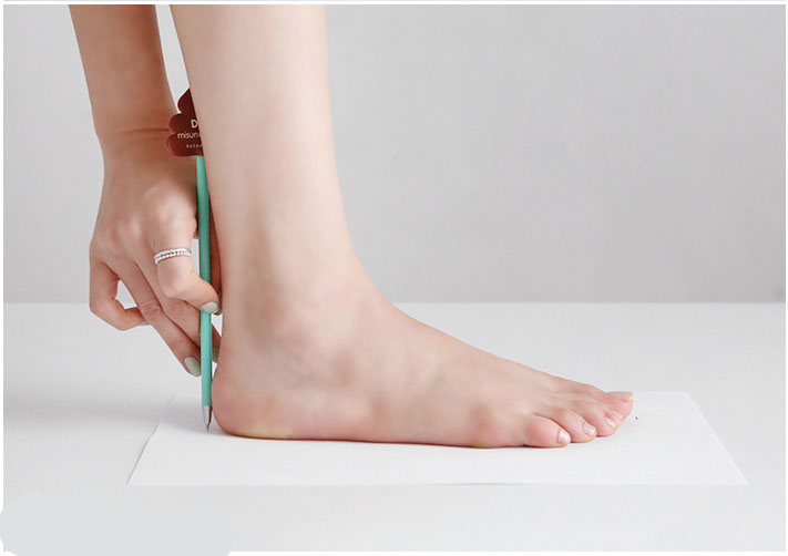 برای خرید اینترنتی کفش، چگونه باید سایز پا را اندازه گیری کنیم؟ | چرم سی سی