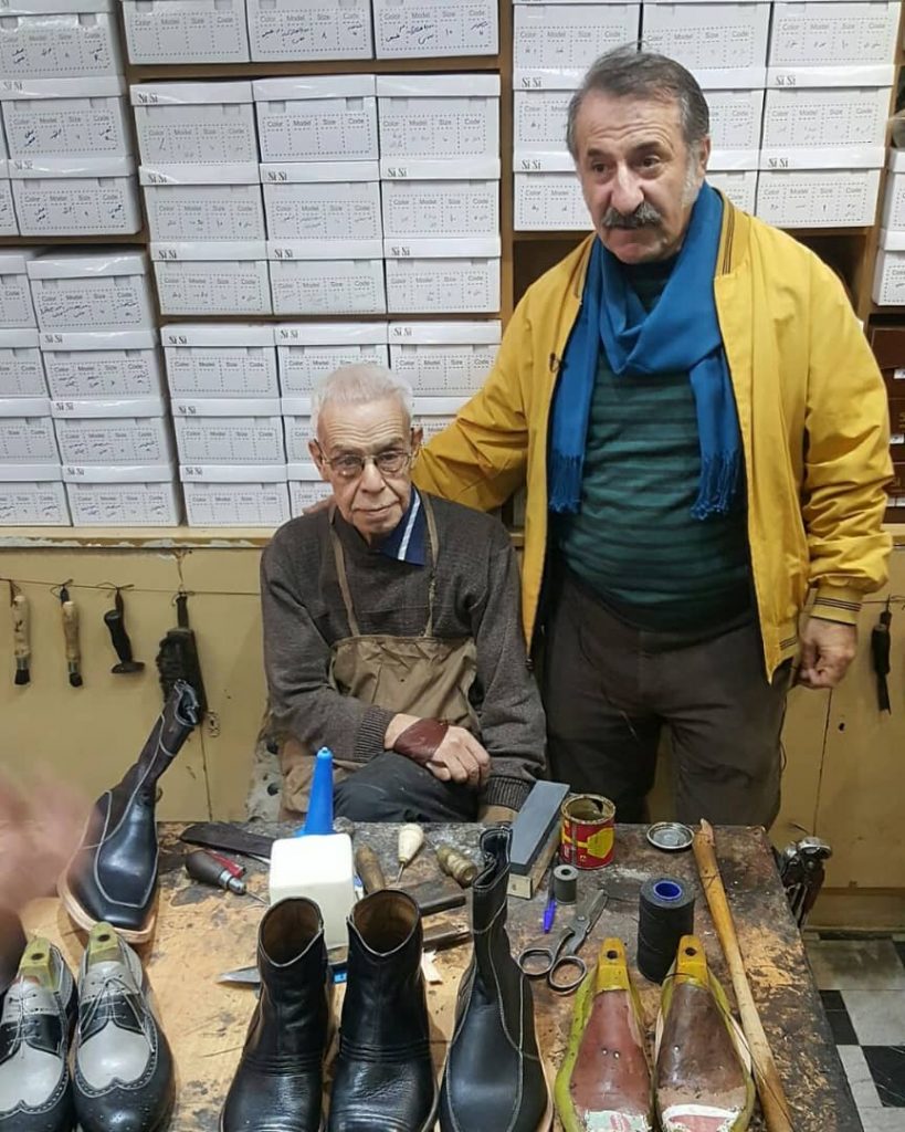 آقای مهران رجبی هنرمند محبوب کنار استاد حاج محمد خادم پدر کفش دست  دوز
